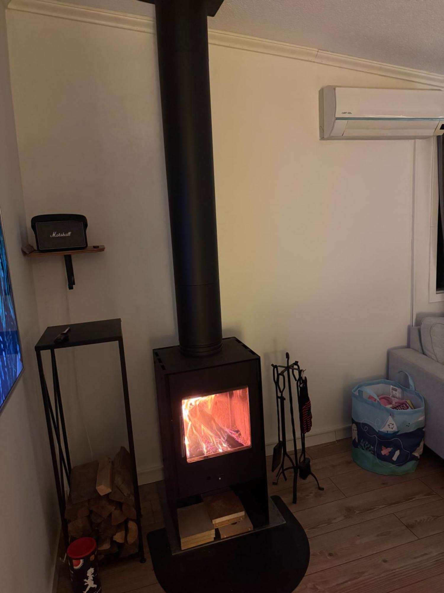 Mysig Stuga I Naevesta Orebro Luaran gambar
